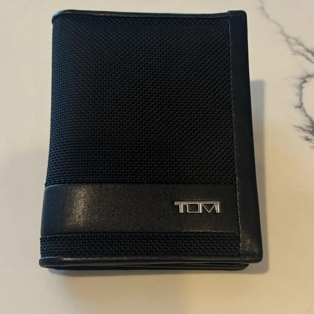 Tumi Black Textured Wallet new without tags in excellent condition